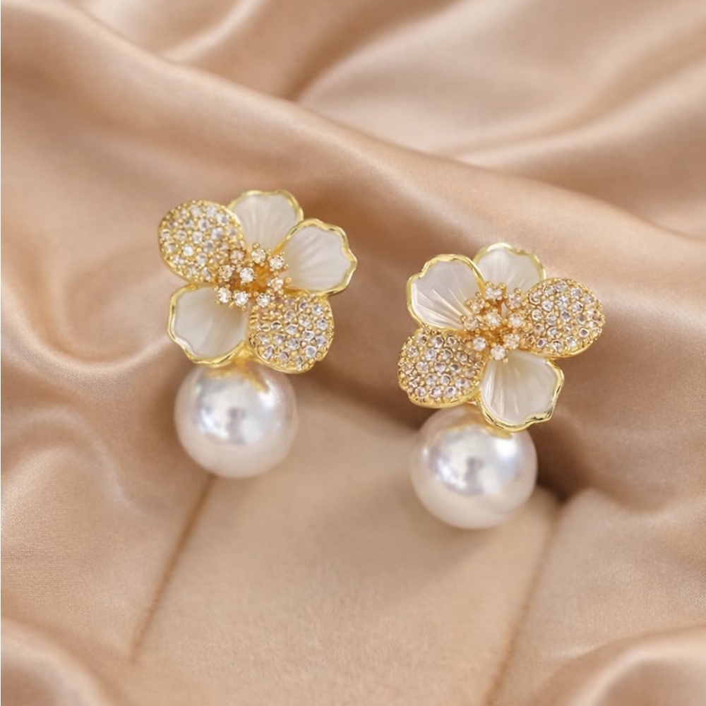 Blossom Cream Floral Pearl Earrings